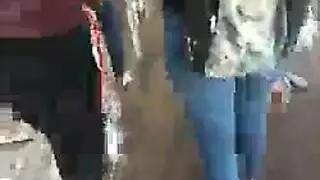 طالبة جامعية مكتنزة الجسم تمارس العادة السرية الإباحية بثدييها الكبيرين