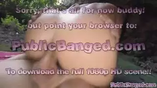 ملكة شرجية شقراء تأخذ قضيبًا قاسيًا في فمها ومؤخرتها