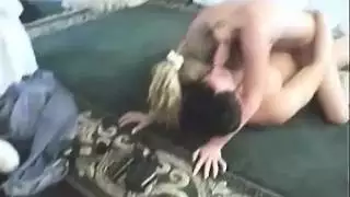 أم غير محظوظة مدمنة على القضيب الأسود الكبير والقذف على الوجه