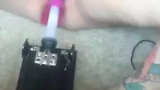 وجه شهواني خفي لقدمين مع العائلة بالجوار