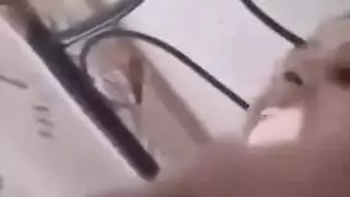 شرموطة مصرية تأخذ جماعًا شرجيًا عنيفًا وتتوسل لحلق مليء بالسائل المنوي