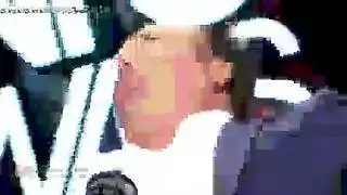إكس إكس إكس خارجي: فتاة سمراء تأخذ عدة أعضاء في الزقاق