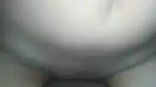 جلسة صديقة إكس إكس إكس منفردة: تئن وهي تركب لعبتها
