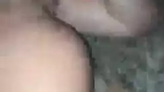 ربة منزل مثيرة في كعب الشوكولاتة تأخذ جماع مزدوج