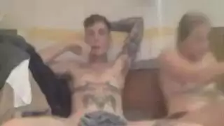 أوجي في الفصل: حفلة جنس جماعي لمراهقين جامعيين مثيرين