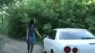 سكس فرنسي جامح: ضرب في مقصورة السيارة يؤدي إلى مص في الغابة