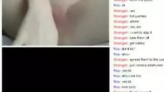 مراهقة تدلك بظرها من خلال شورتها الكاشف