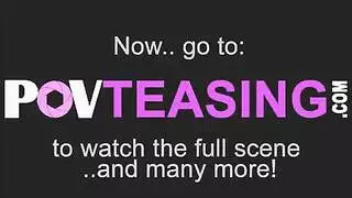 أنيقة في ملابس داخلية، تبلغ ذروتها من مص عميق ووضعية كلابية