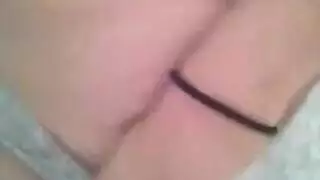 شقراء تحصل على إصبع في كسها الضيق حتى هزة الجماع الصاخبة