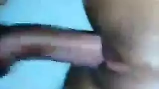 مراهقة آسيوية مقيدة ومجبرة على مص قضيب بعمق في المقعد الخلفي للسيارة
