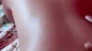 عرض صريح: الفتيات تتصورن لفيلم جنسي وتطلبن القذف الداخلي