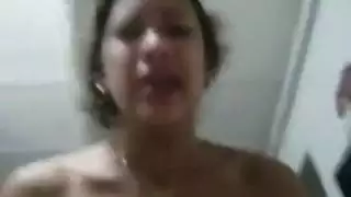 ثلاثي جامح: فتاتان وشاب في جنس صريح