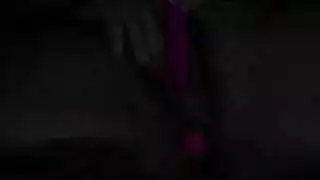تدليك مهبلها الضيق الرطب قبل جنس فموي