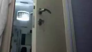 مشهد كاميرا ويب لثنائي هاوٍ يمتع كساً رطباً بأصابعه