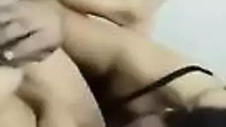 زنجي مع اتنين نسوان مع بعض ابزاز كبيىره