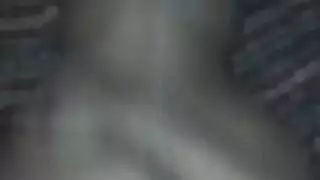 الفتاة السمراء تحب أن يلعقها حبيبها بعنف