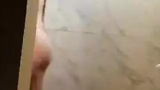 بنت ترى اخوها ملابسها الداخليه التي اشترتها مترجم