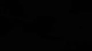 الزوجة الساخنة تستبدل الشاب المعصوب العينين لعملية جنسية ثلاثية جامحة