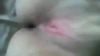 فتاة سمراء ساخنة تصرخ من المتعة خلال جلسة إكس إكس إكس