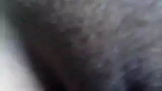 فتاه تجبر رجل علي اخراج ذبه