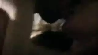 اخته وينيكه اول مرء نيك وفتح كس اختها