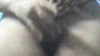 إباحية مصرية صريحة: مستعرضة جريئة تستعرض صدرها الكبير ومؤخرتها المستديرة