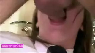 فتاة قصيرة جدا قزم