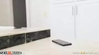 نيكوليت شيا مع جوني سنز