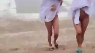 صفع مؤخرة الشقراء الممتلئة قبل جنس عنيف