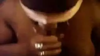 أزرق العينين امرأة سمراء المهبل شاعر المليون