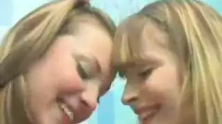 شيميل ساخنة وقضيبها الأسود العمليري مع مجموعة شبان ممتلئين
