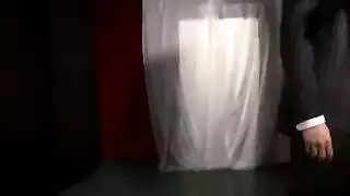 عاهرات صغيرات تتوق إلى جماع عنيف جماعي