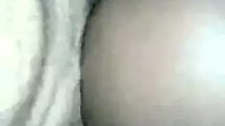قضيب الأم الكبير يوسع فرج ابنتها الضيق