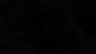 مراهقة حقيقية في مشهد مص مزدوج مكثف