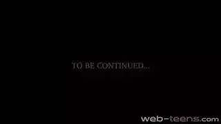 مدلعة التدليك ممتلئة الجسم تأخذ دسارًا وقبلة في علاقة ثلاثية