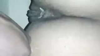 الأبنوس المغنية تلعب القذرة مع المرآة
