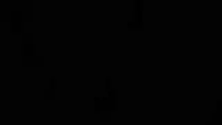 قضيب ضخم يطلق كميات سميكة من المني على وجهها