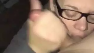 الحبيب السابق يقذف على وجه الشقراء في فيلم إباحي