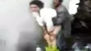 سكس عاملة النظافة لابسين كمامات