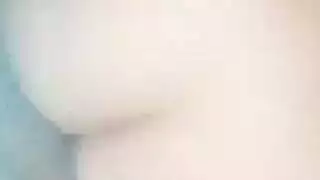 بنت تستحم وأخوها و حبيبها وأصدقاأيهم ينيكوهاغصب