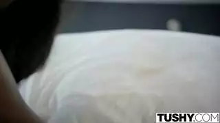 ابنو ينيك اموه طيز كبير