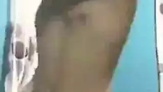 مؤخرات وردية تُدمر من قبل نجمي إباحيين بديكات كبيرة
