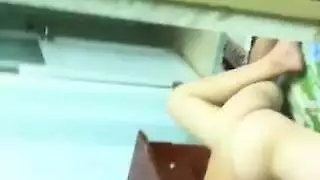 حفلة جنس في الزي العسكري: رجال عسكريون في عمل جماعي