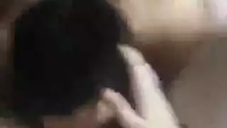 سفاح القربى إكس إكس إكس: خنزير يمارس الجنس مع فتاة مستعدة بوضعية الكلب