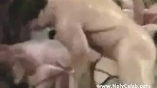 مشاهد صريحة رجالية: عري كامل