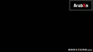 عاصفة من ذكور: سكس ثلاثي ملكي صريح