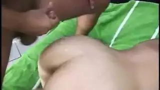 فتاة هاوية جميلة ذات مهبل ضيق تحتاج للضرب