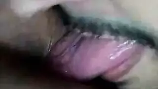 قضيب أسود مزين: مص عميق وقذف داخلي