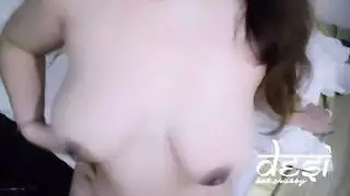 زوجه الهندي عرقي الثدي العملاقة
