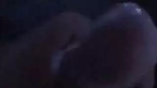 سمراء ساذجة تحاول تحدياً جنسياً متطرفاً وتنهار من الشدة